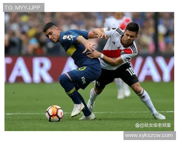 足球明星比耶的精彩瞬间与魅力照片集锦，尽显球场风采与个人魅力